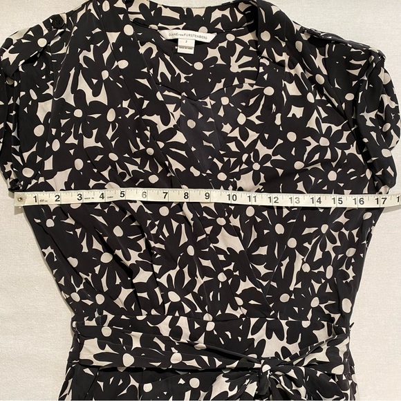 Diane Von Furstenberg DVF Purdy Black and White Floral Jumpsuit Size 2 - Picture 8 of 16